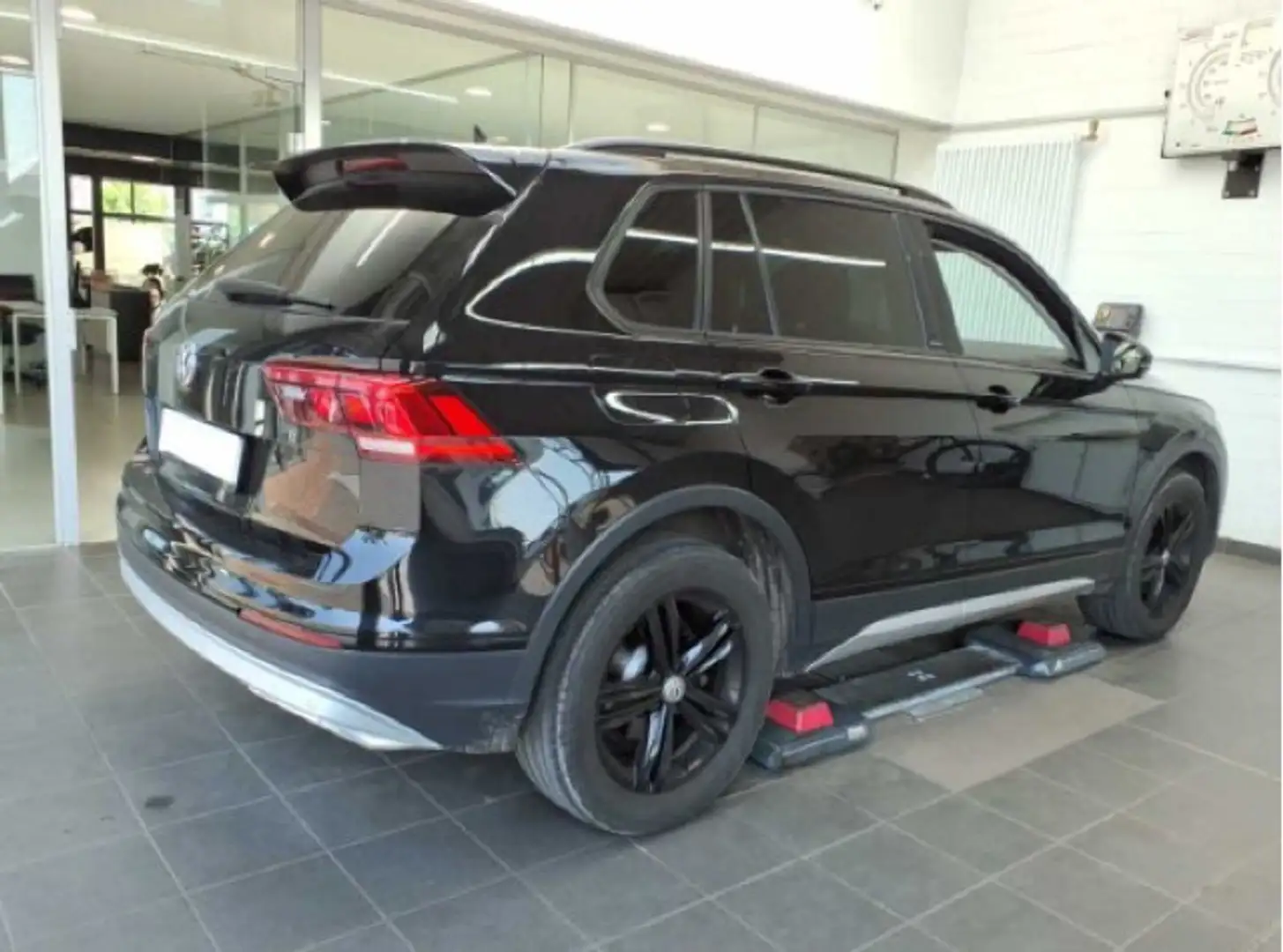 Volkswagen Tiguan 2.0 TDI DSG OFFROAD 4Motion AHK Navi LED Black - 2
