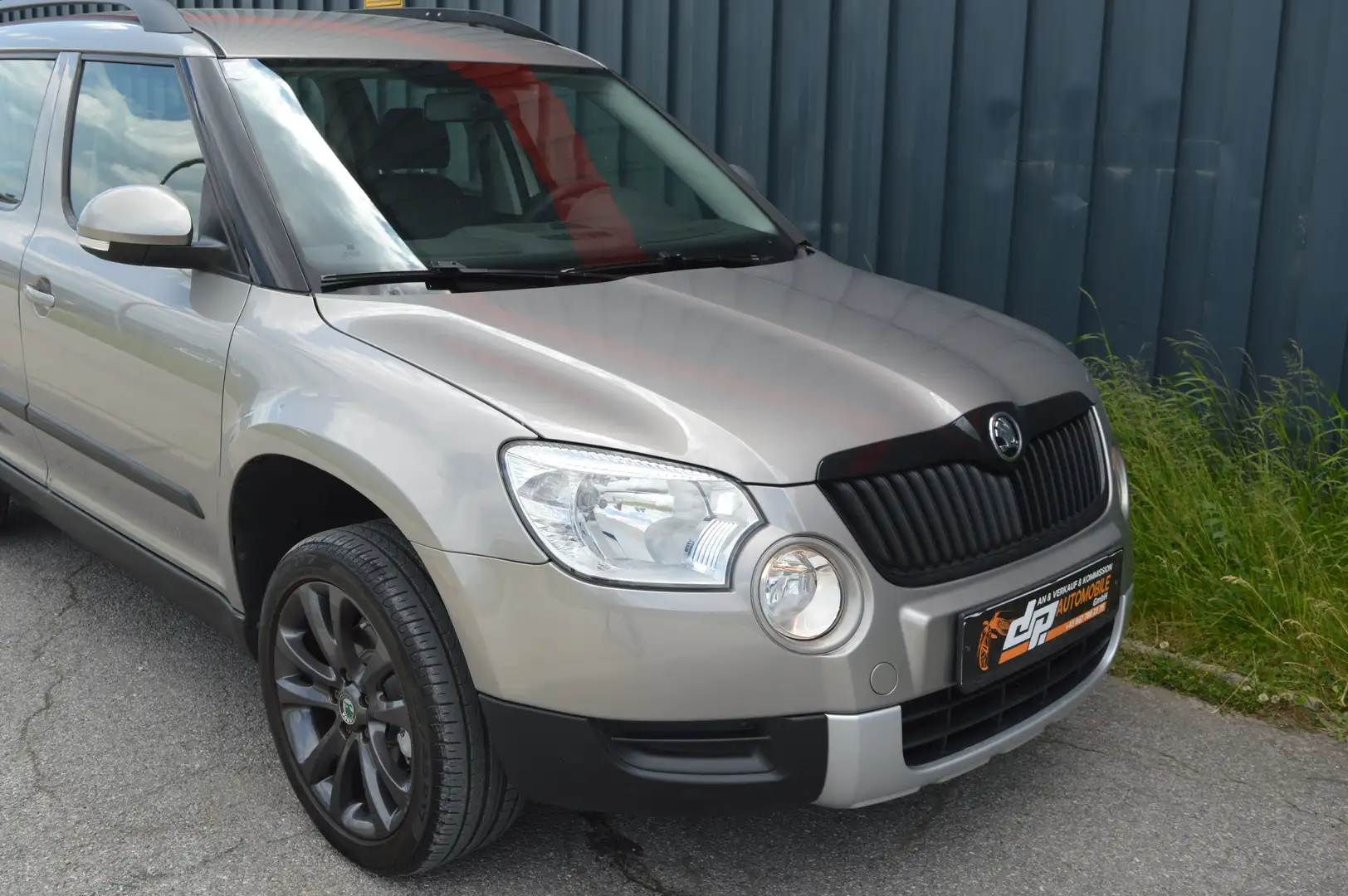 Skoda Yeti 1.2 **neue Steuerkette**neues Pickerl** Grau - 2