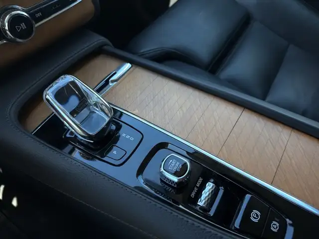 Volvo XC90 view 11