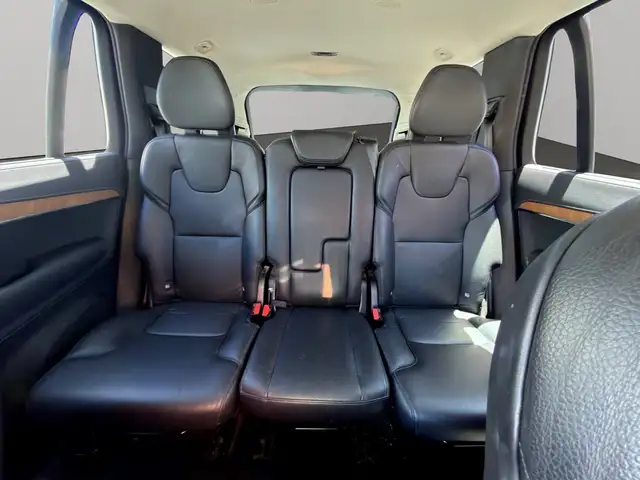 Volvo XC90 view 13
