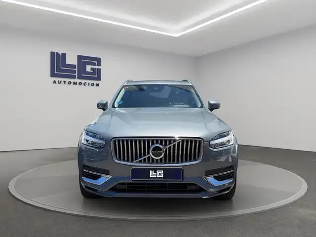 Volvo XC90 view 2
