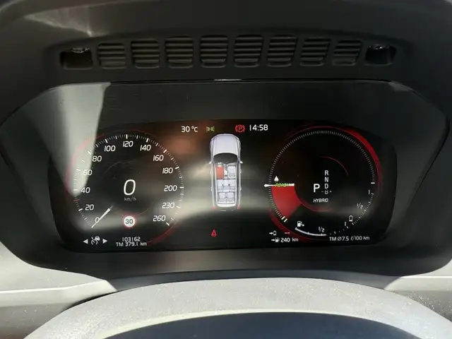 Volvo XC90 view 12