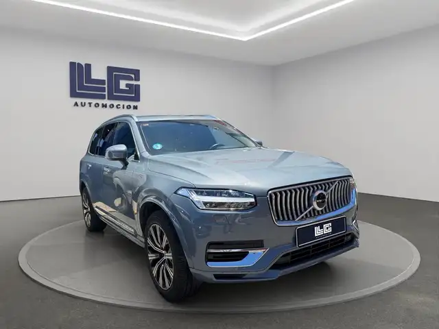 Volvo XC90 view 3