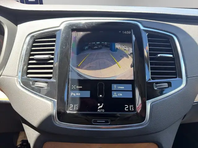 Volvo XC90 view 10