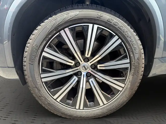 Volvo XC90 view 8