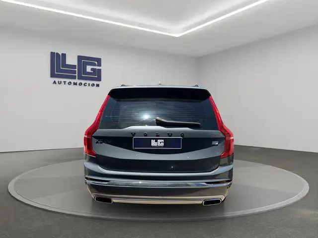 Volvo XC90 view 5