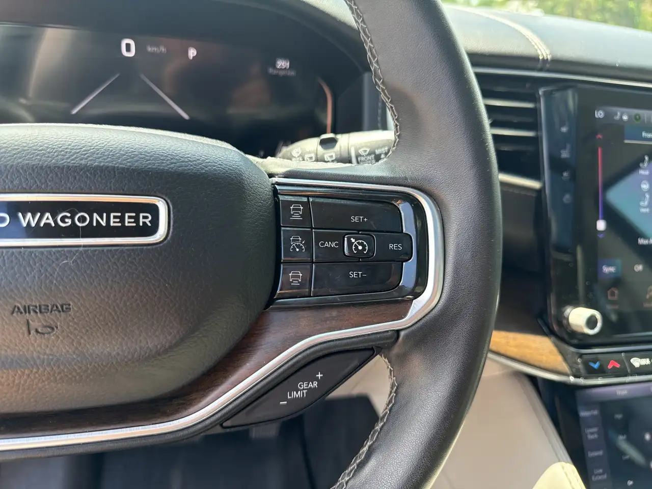 Jeep Grand Wagoneer photo Jeep Grand Wagoneer