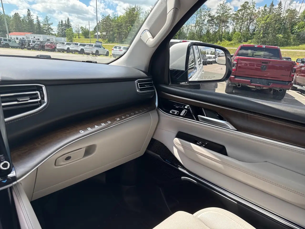 Jeep Grand Wagoneer photo Jeep Grand Wagoneer