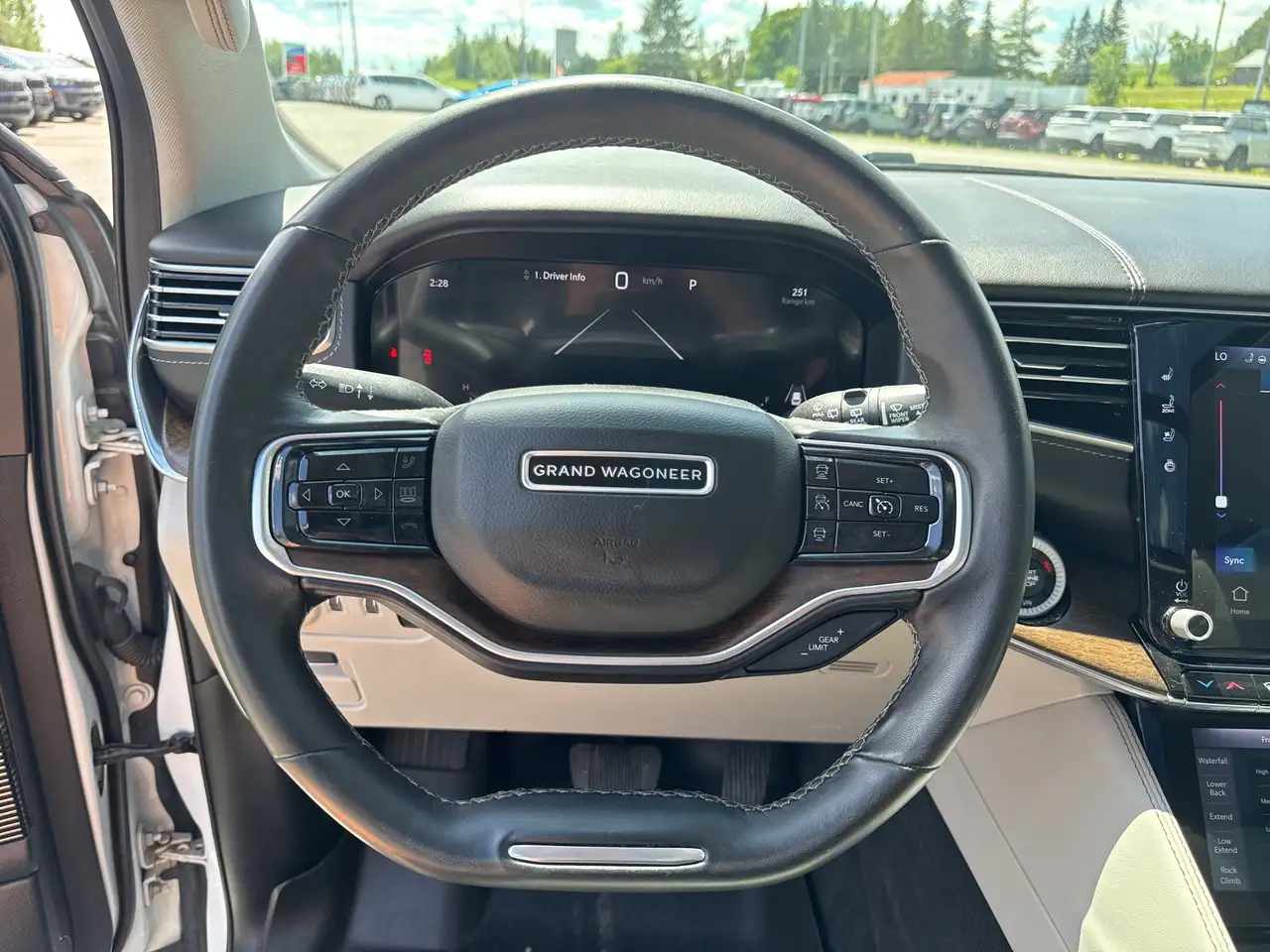 Jeep Grand Wagoneer photo Jeep Grand Wagoneer