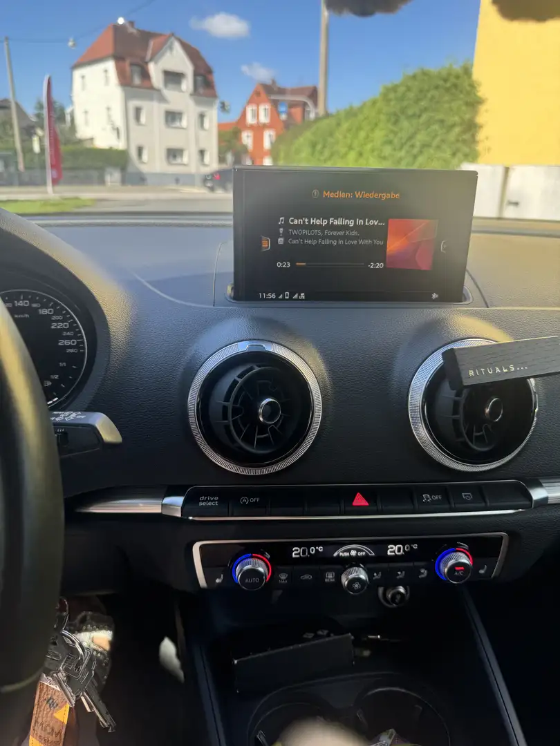 Audi A3 30 TFSI sport Schwarz - 2