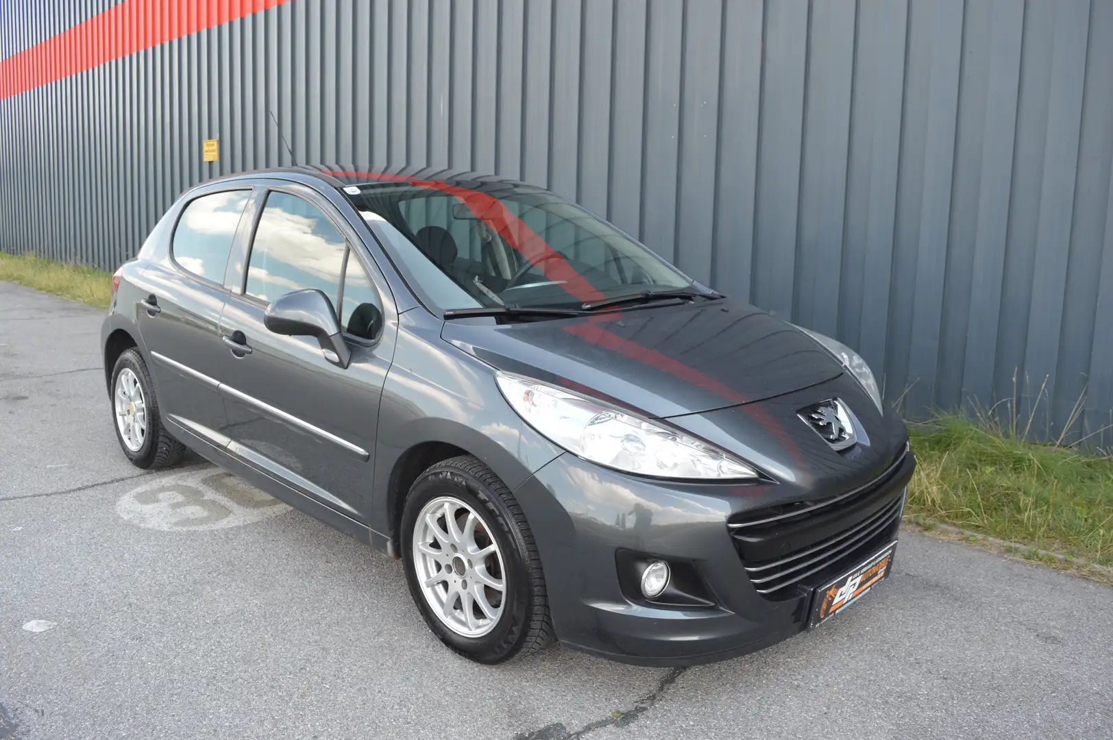 Peugeot 207 1,4 **Tendance**Pickerl**Klima** Grau - 1