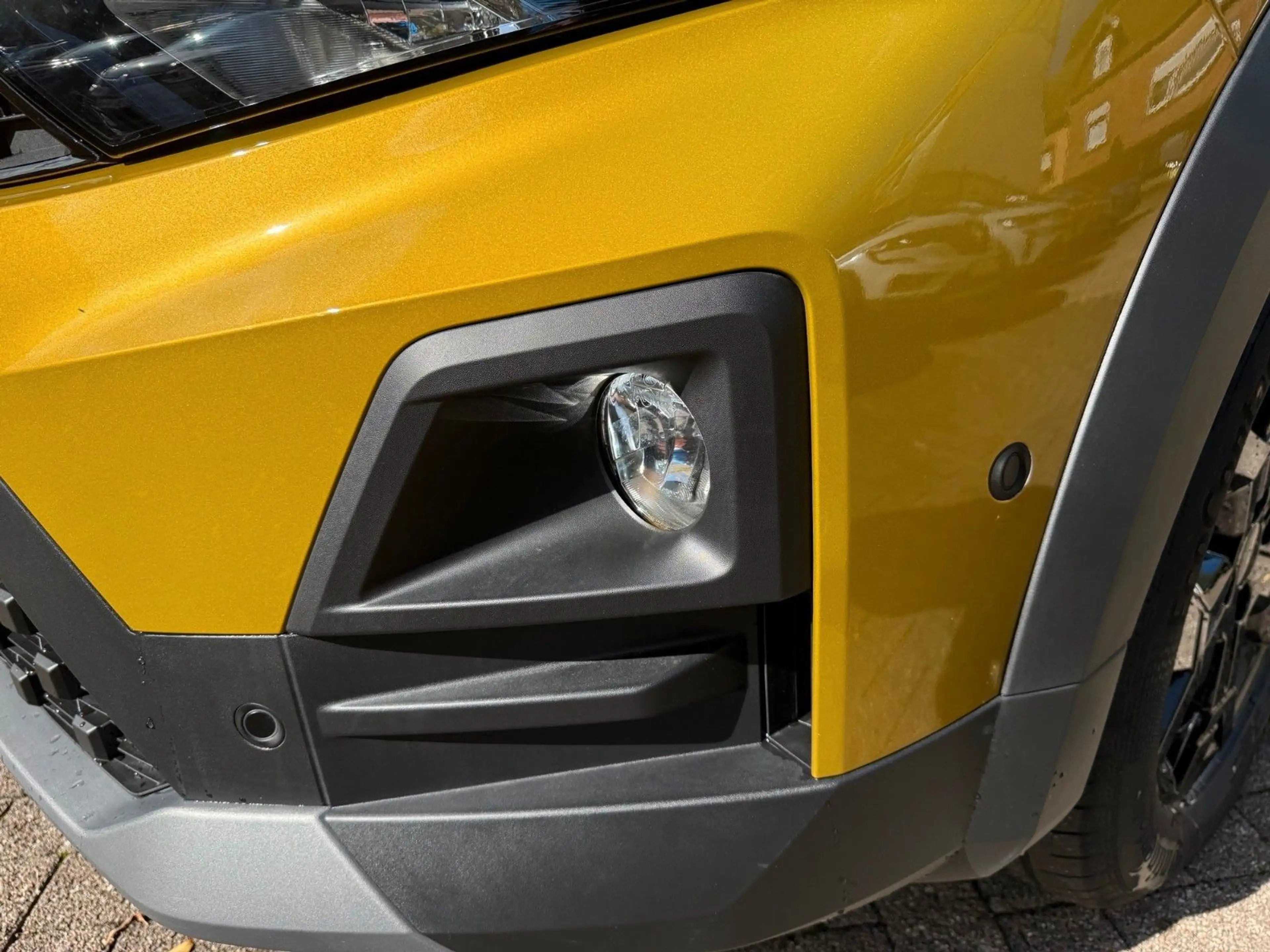 Dacia Sandero Stepway Extreme hybrid 155 — photo 18
