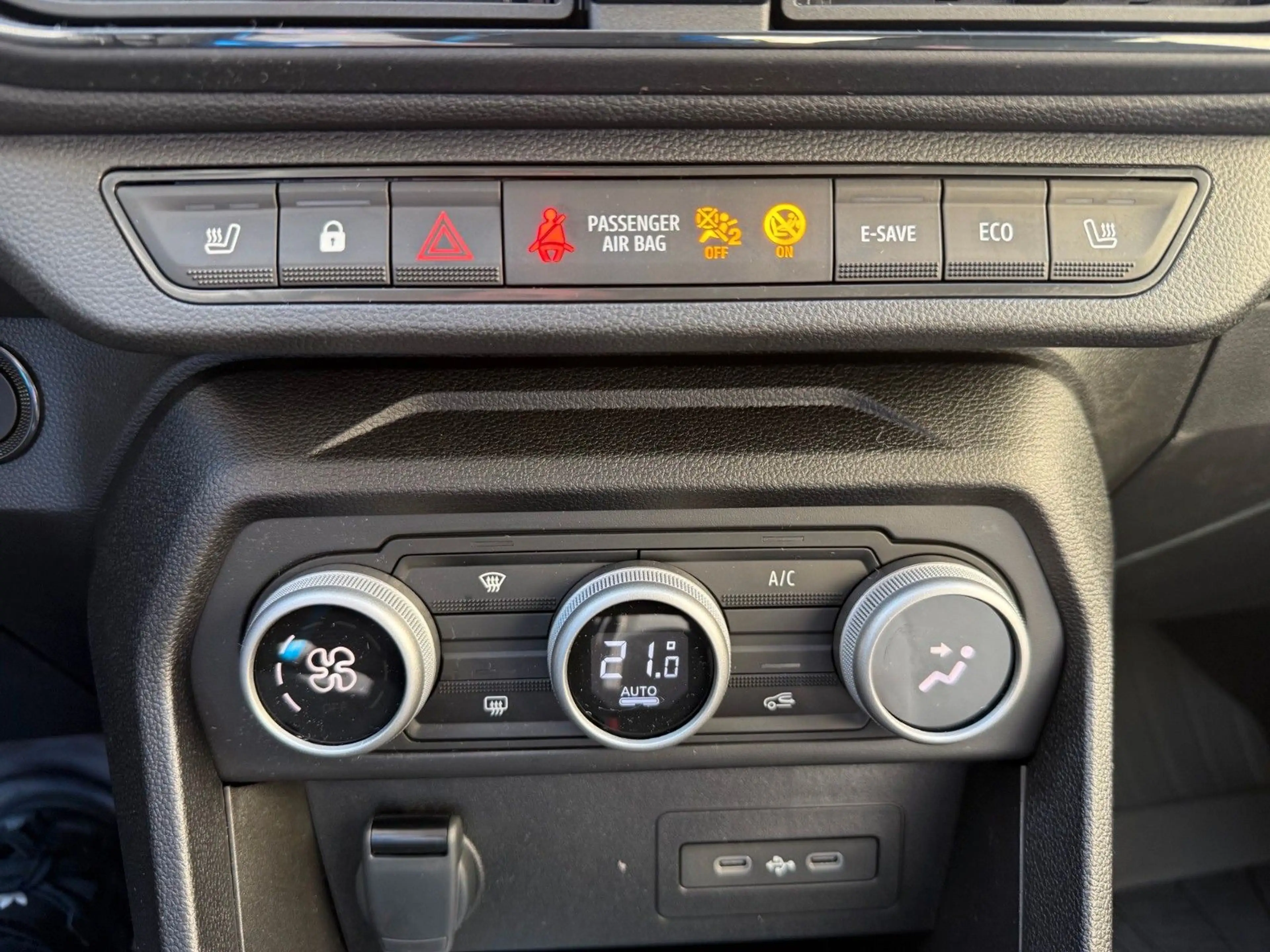 Dacia Sandero Stepway Extreme hybrid 155 — photo 14