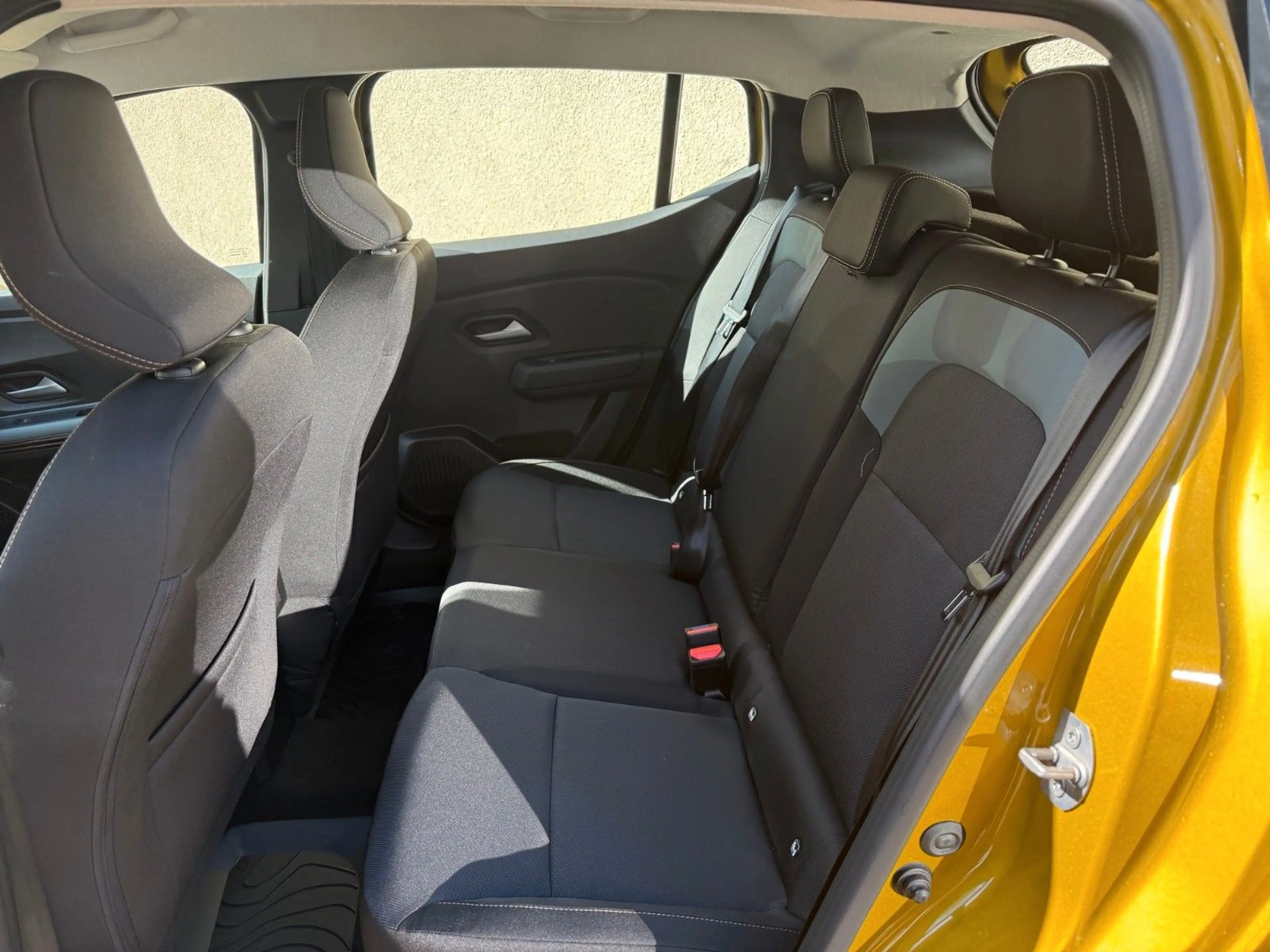 Dacia Sandero Stepway Extreme hybrid 155 — photo 8