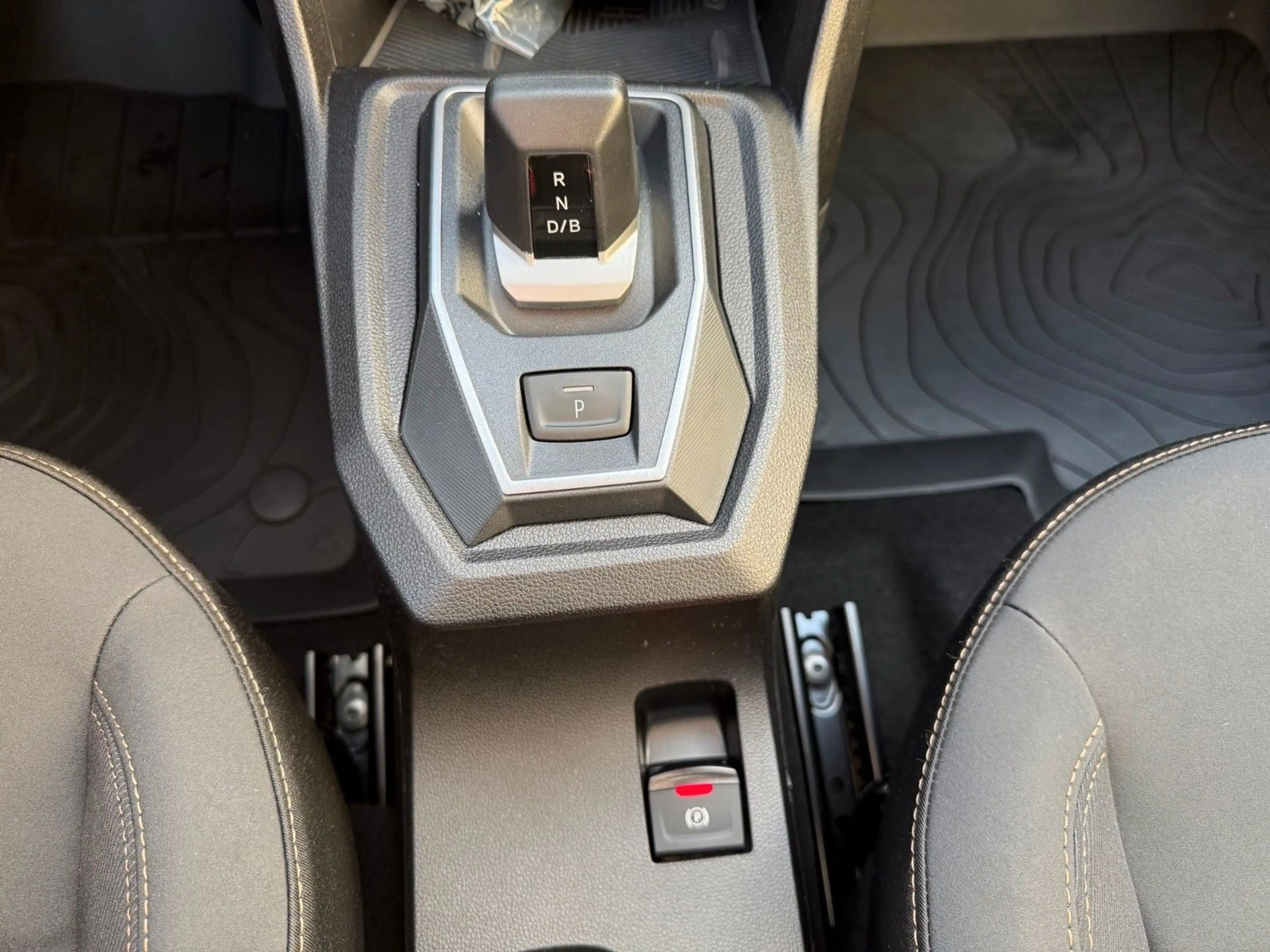 Dacia Sandero Stepway Extreme hybrid 155 — photo 15