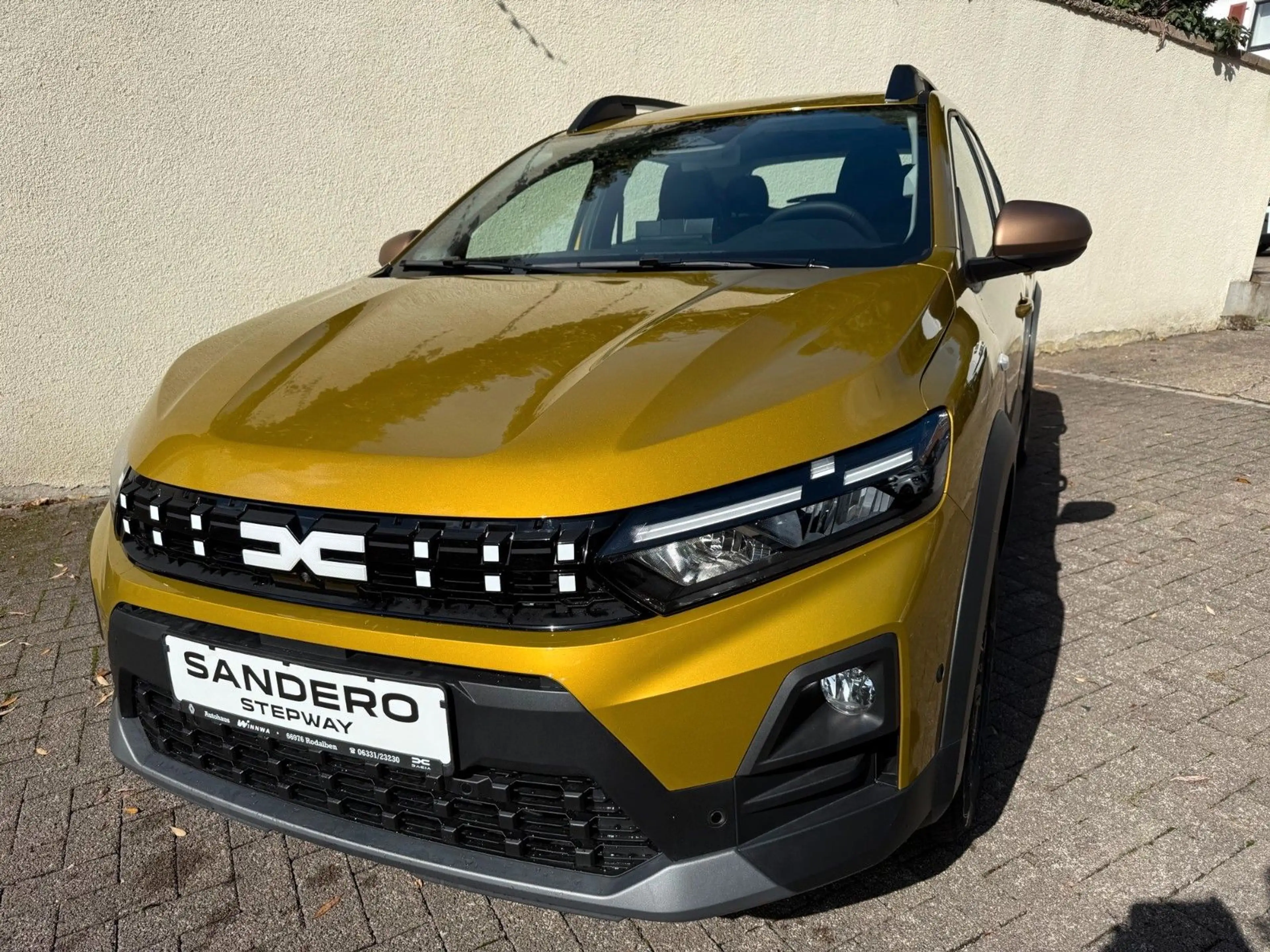 Dacia Sandero Stepway Extreme hybrid 155 — photo 2