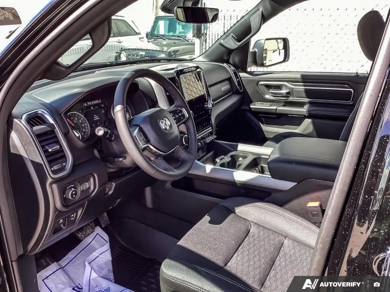 RAM 1500 снимка RAM 1500