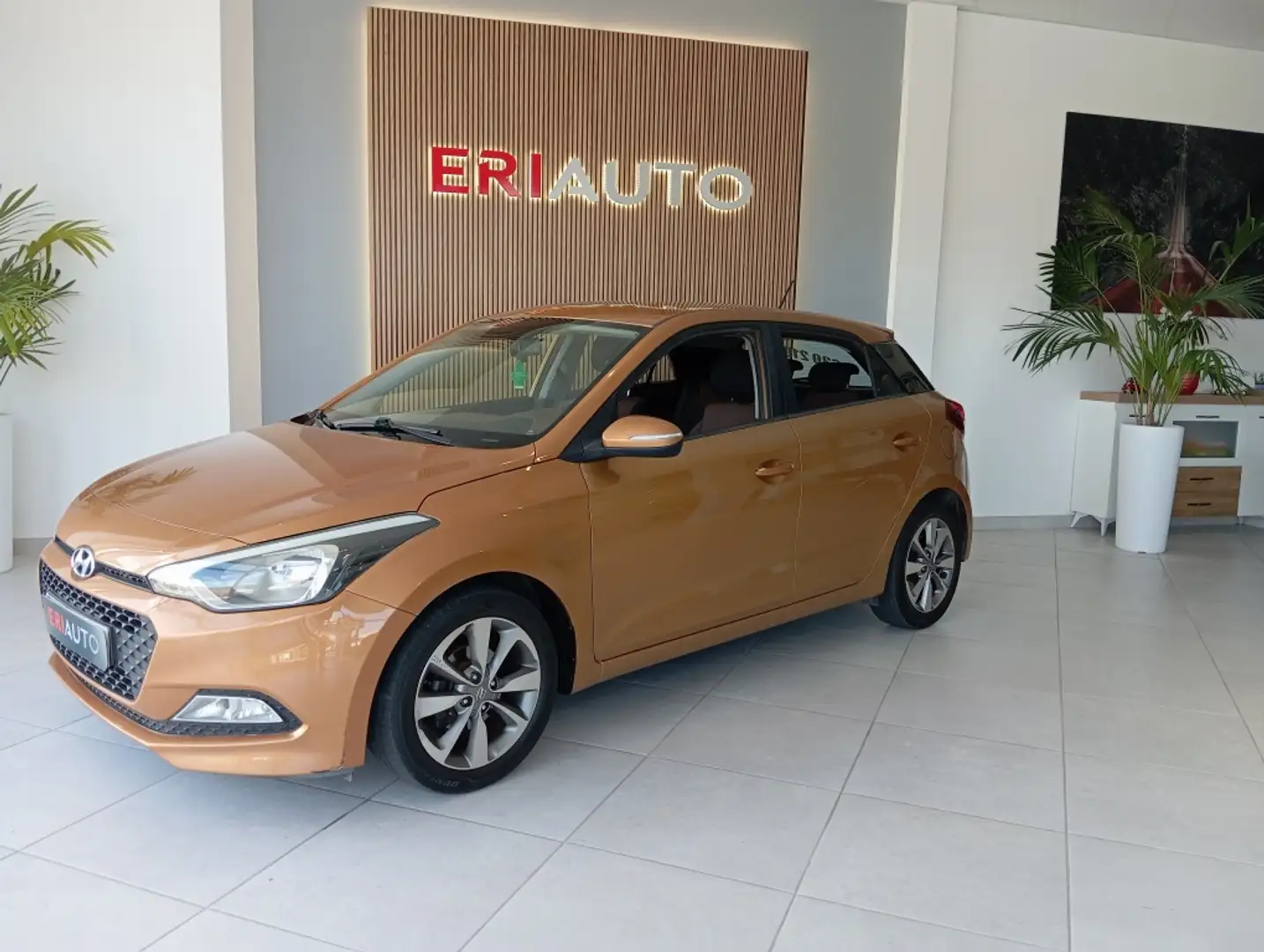 Hyundai i20 1.2i City Naranja - 1