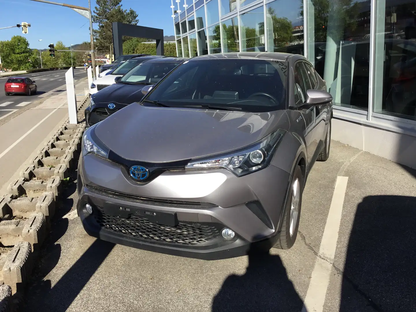 Toyota C-HR 1,8 Hybrid C-LUB CVT Grau - 1