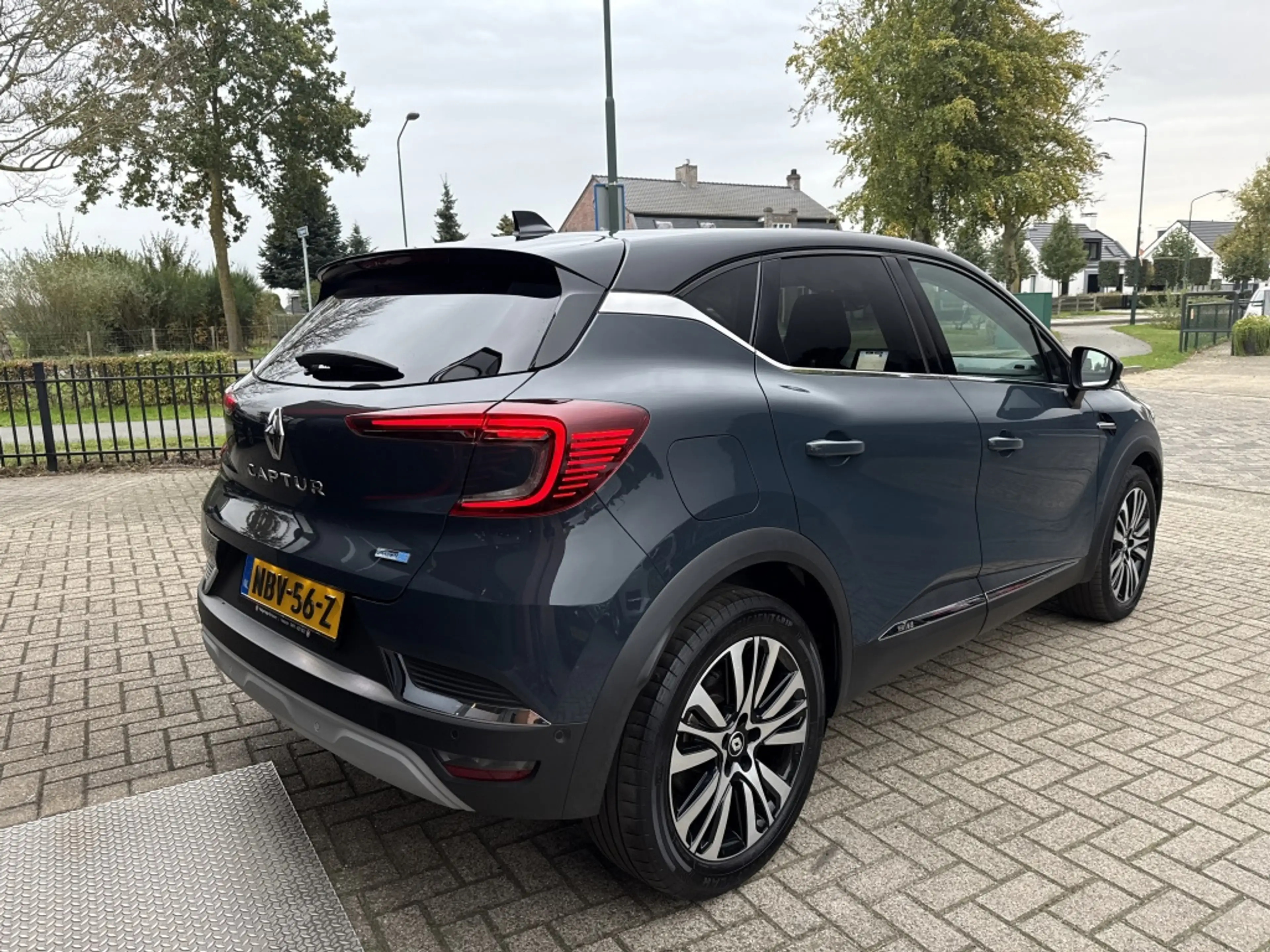 Renault Captur 1.6 E-Tech Plug-in Hybrid 160 Initiale Paris — photo 5