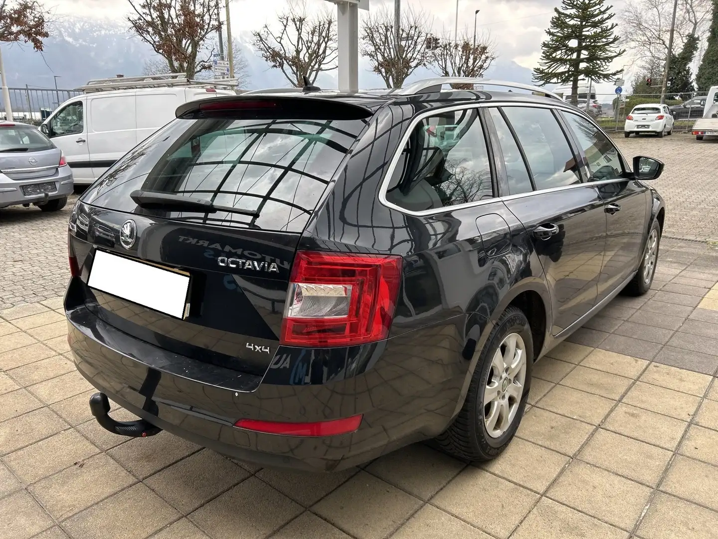 Skoda Octavia Octavia Combi 1,6 TDI Style 4x4Style Schwarz - 2