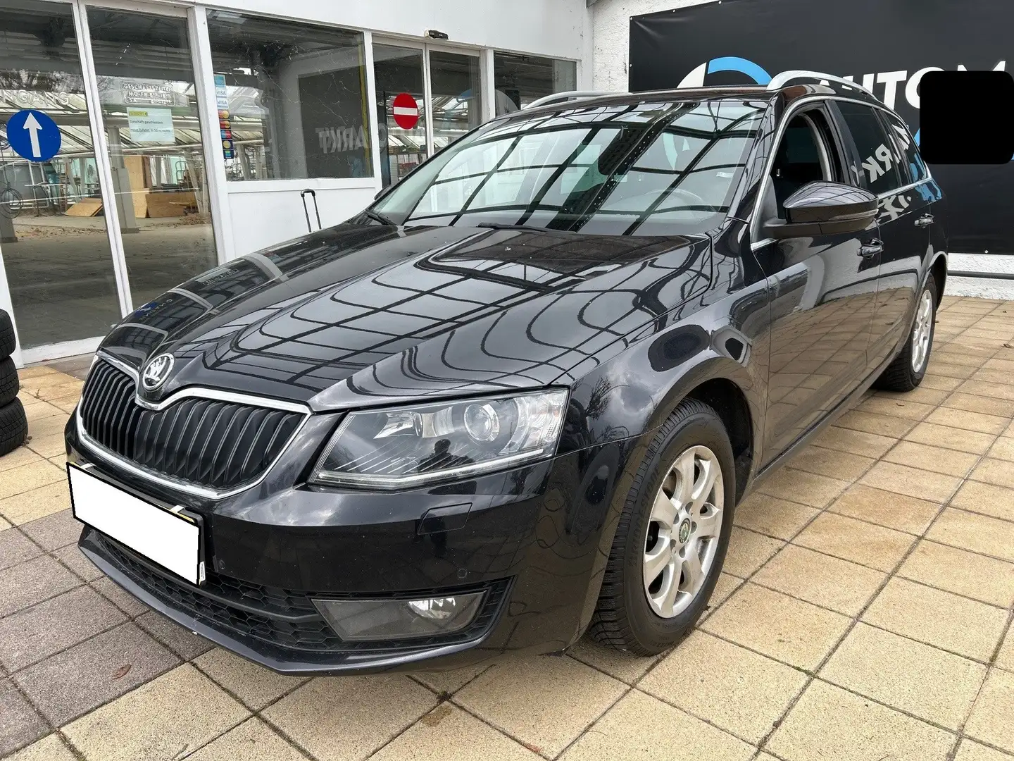 Skoda Octavia Octavia Combi 1,6 TDI Style 4x4Style Schwarz - 1