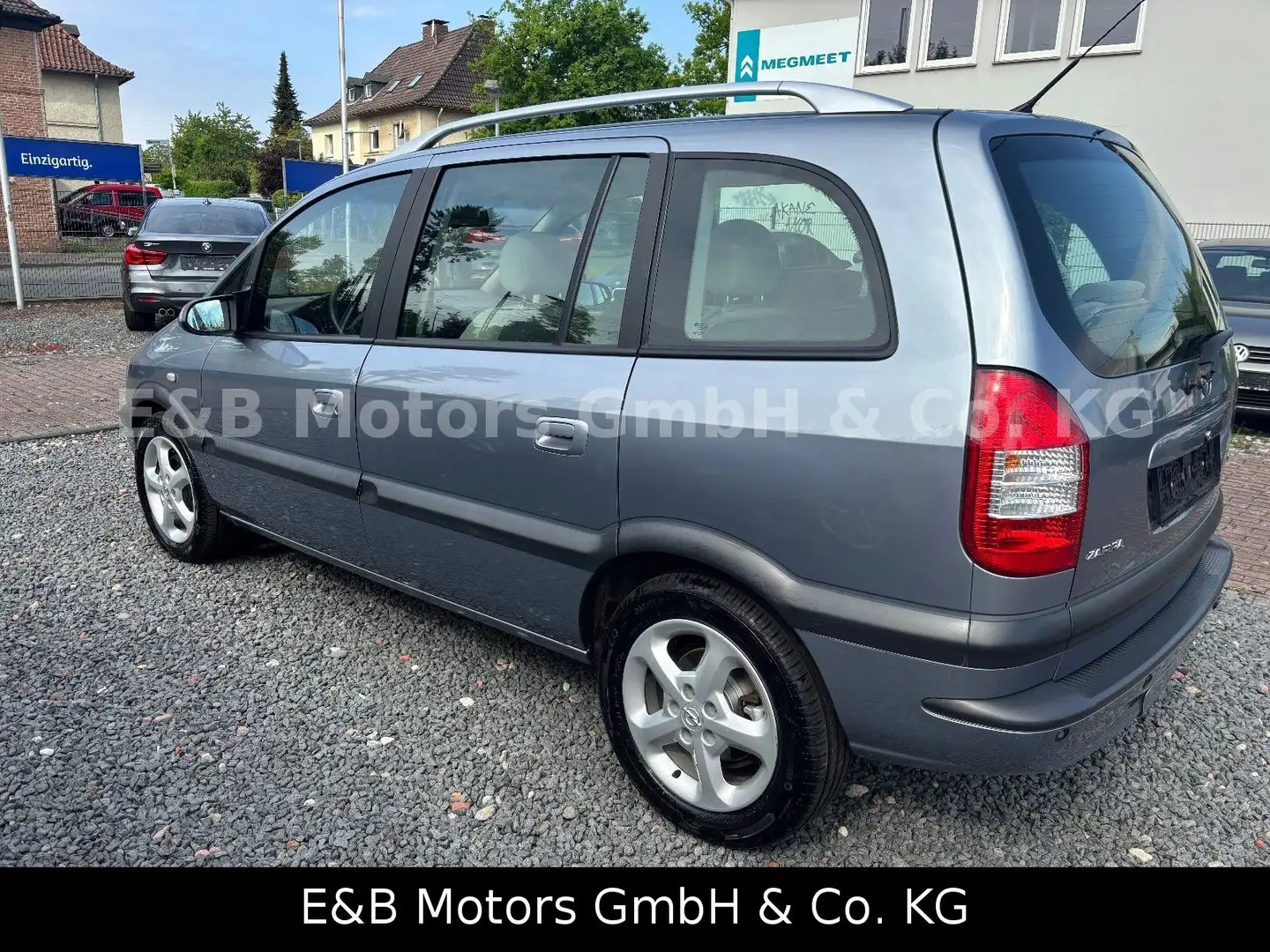 Opel Zafira 1.8 16V Comfort Automatik 7.Sitze Gris - 2