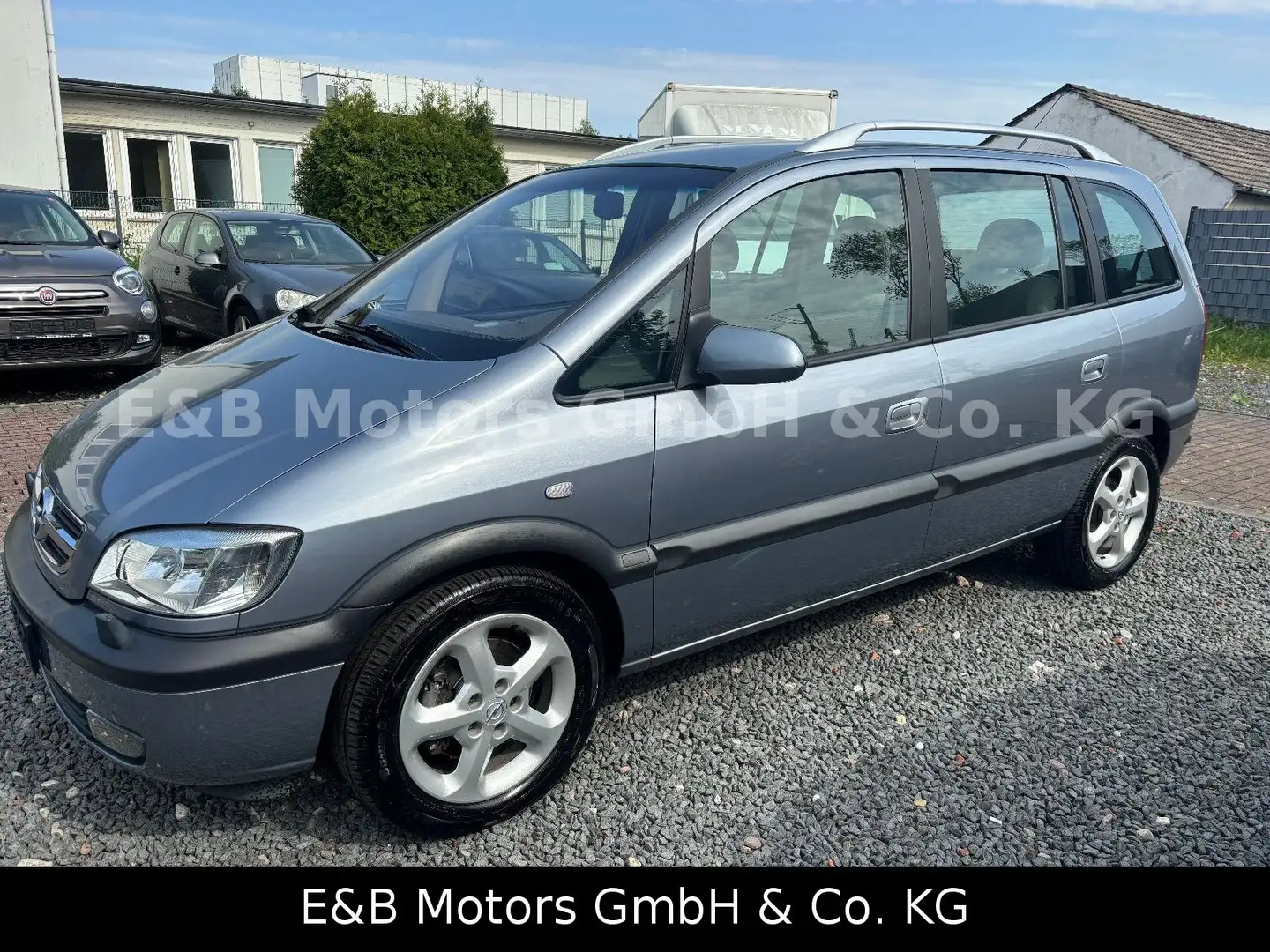 Opel Zafira 1.8 16V Comfort Automatik 7.Sitze Gris - 1