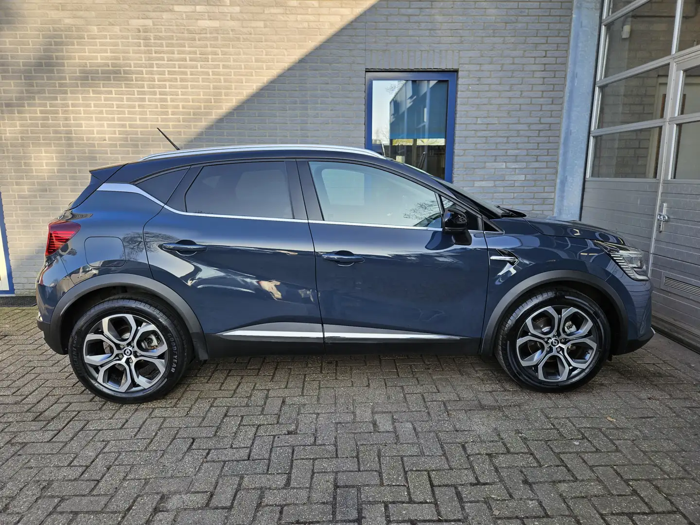 Renault Captur 1.6 E-Tech Plug-in Hybrid 160 Intens Inclusief Afl Grau - 2