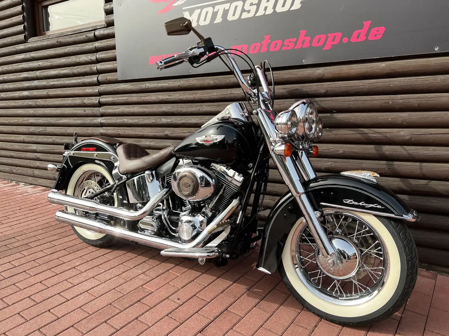 Harley-Davidson FLSTN Softail Deluxe *Topzustand* Schwarz - 2