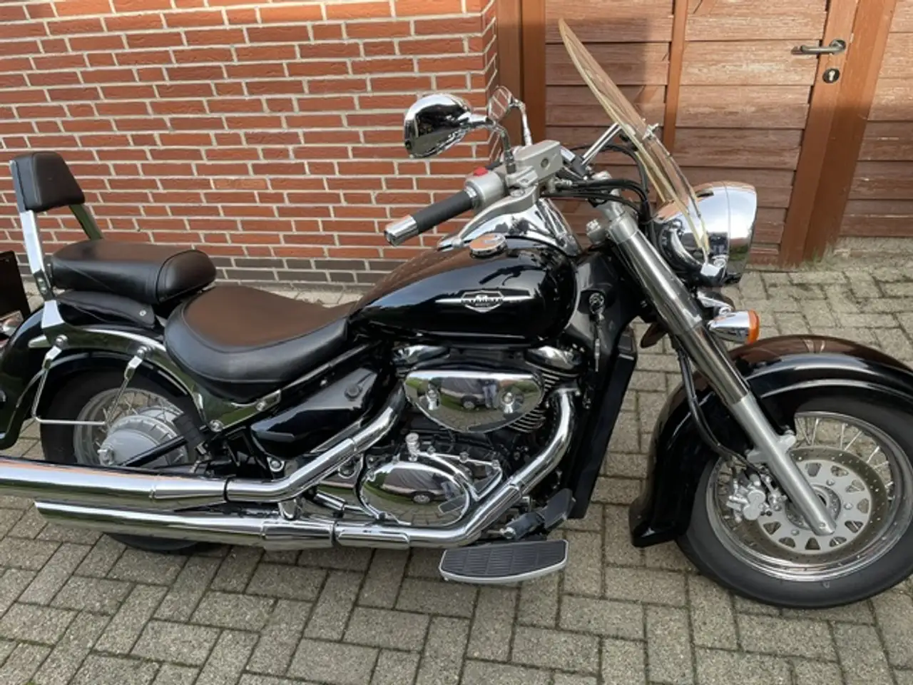Suzuki Intruder C