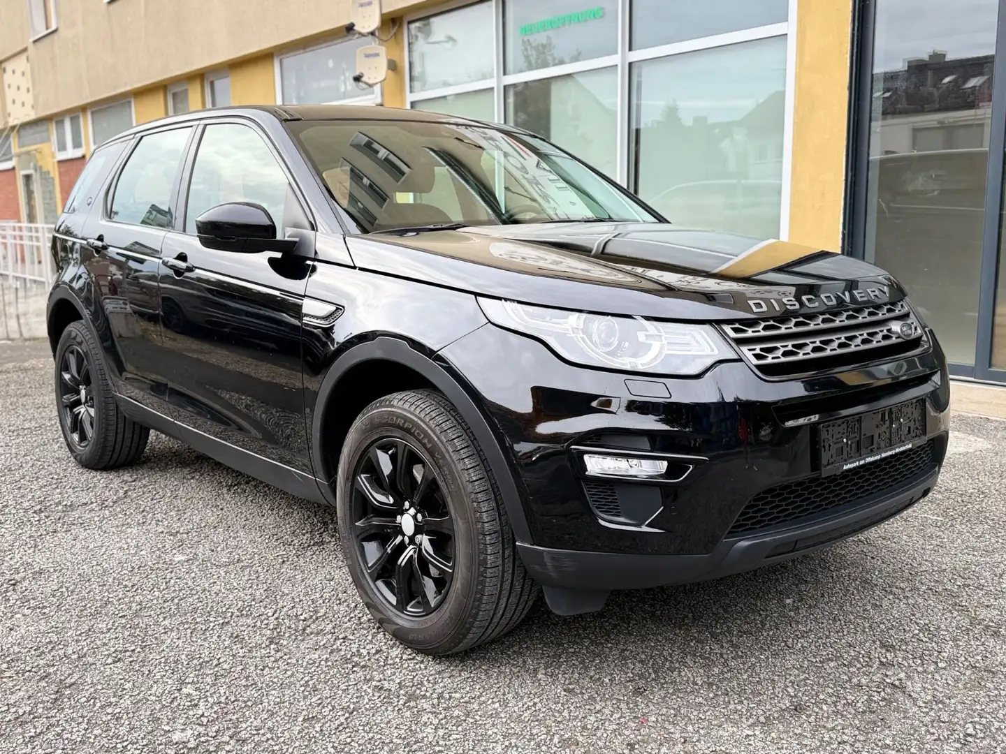 Land Rover Discovery Sport TD4 110kW 4WD PURE Schwarz - 1