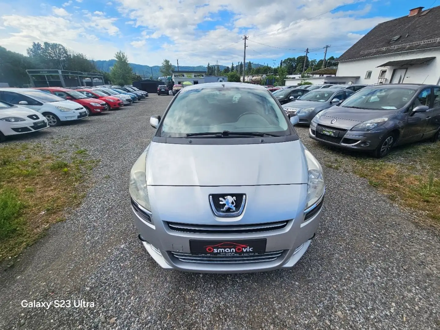 Peugeot 5008 1,6 HDI ASG6 Premium FAP Grau - 2