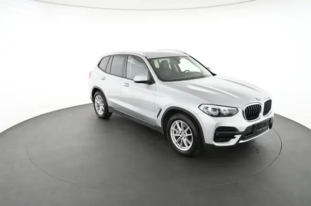 BMW X3 view 10