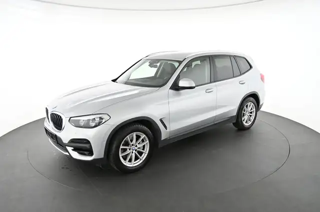BMW X3 view 3