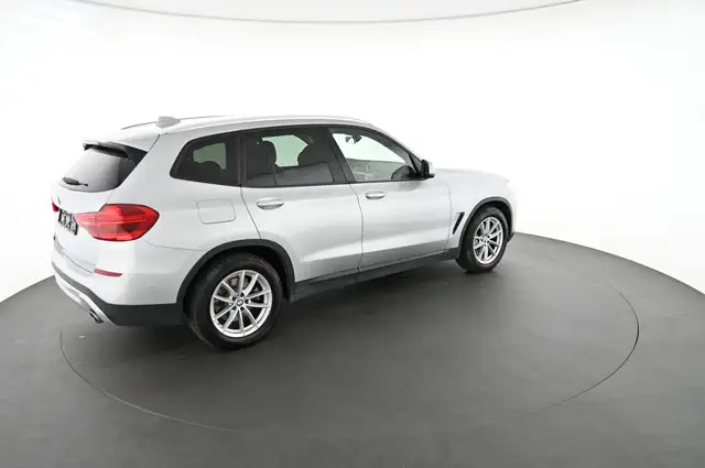 BMW X3 view 4