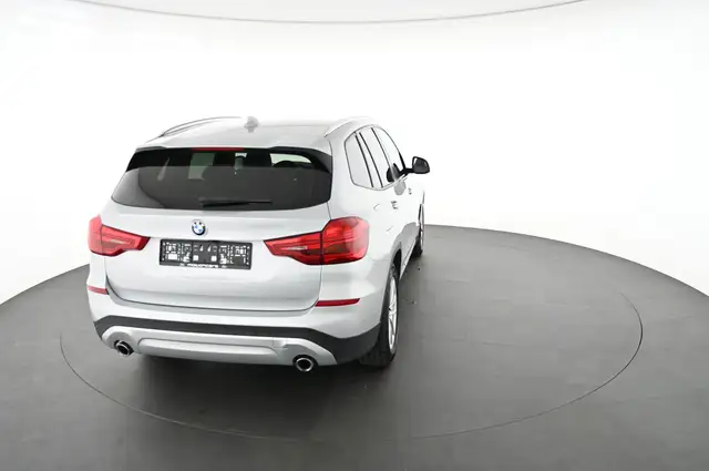 BMW X3 view 12