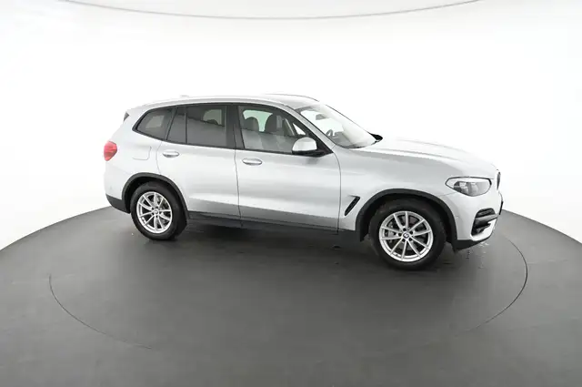 BMW X3 view 8