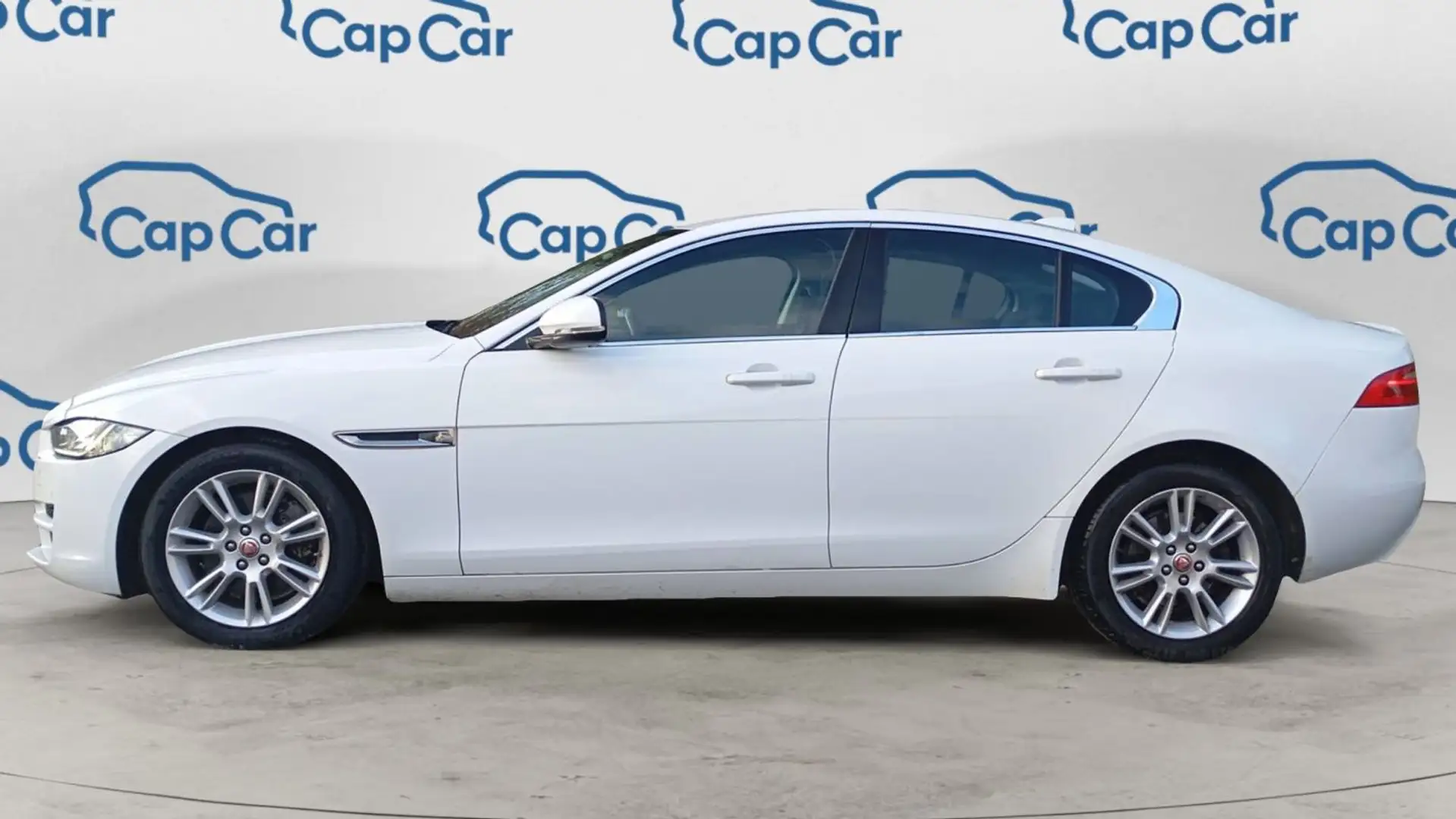 Jaguar XE 2.0 D 180 Business Blanc - 2