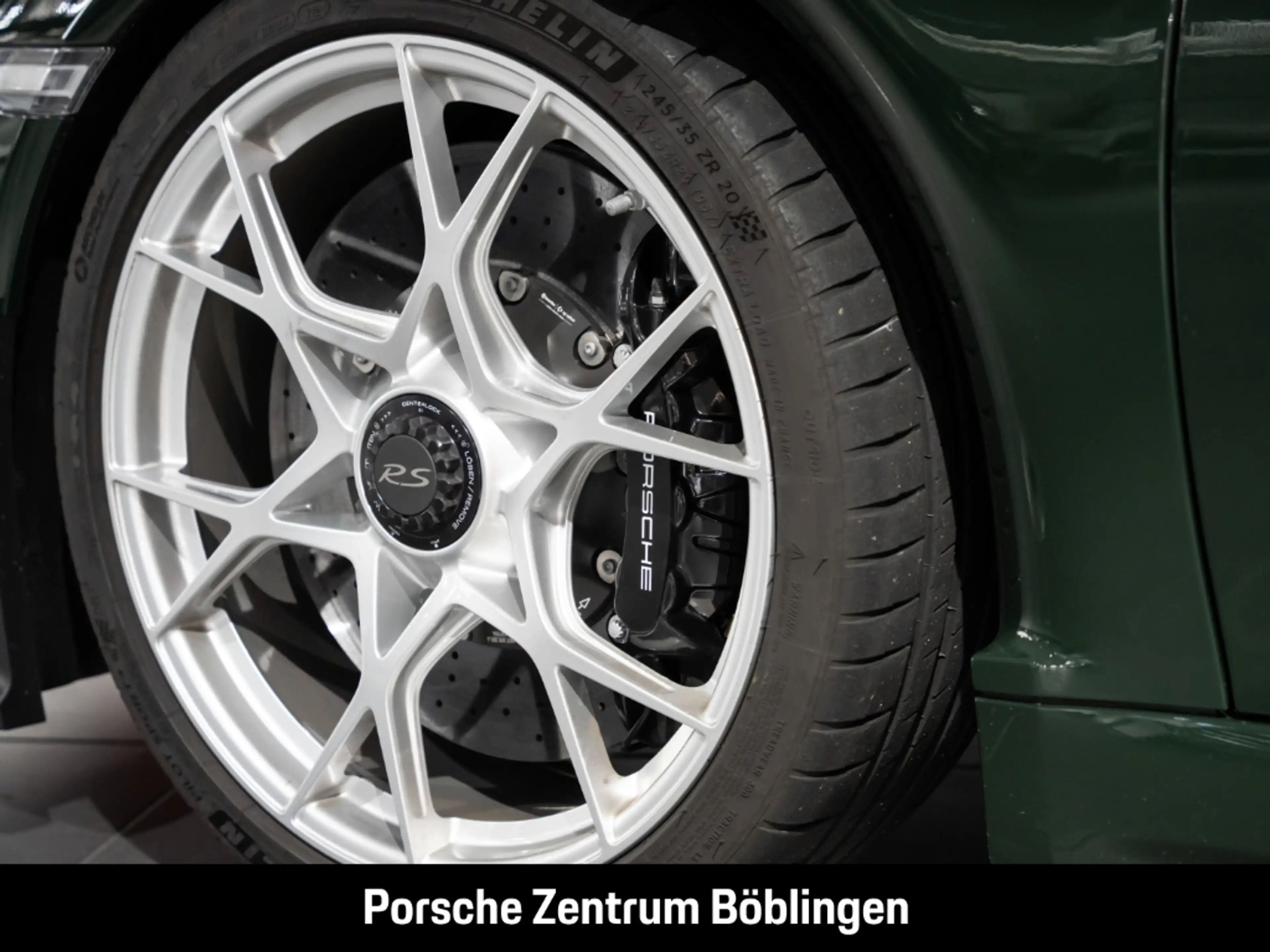Porsche Cayman 718 GT4 RS Brewstergrün PCCB Vollschalensitze — photo 12