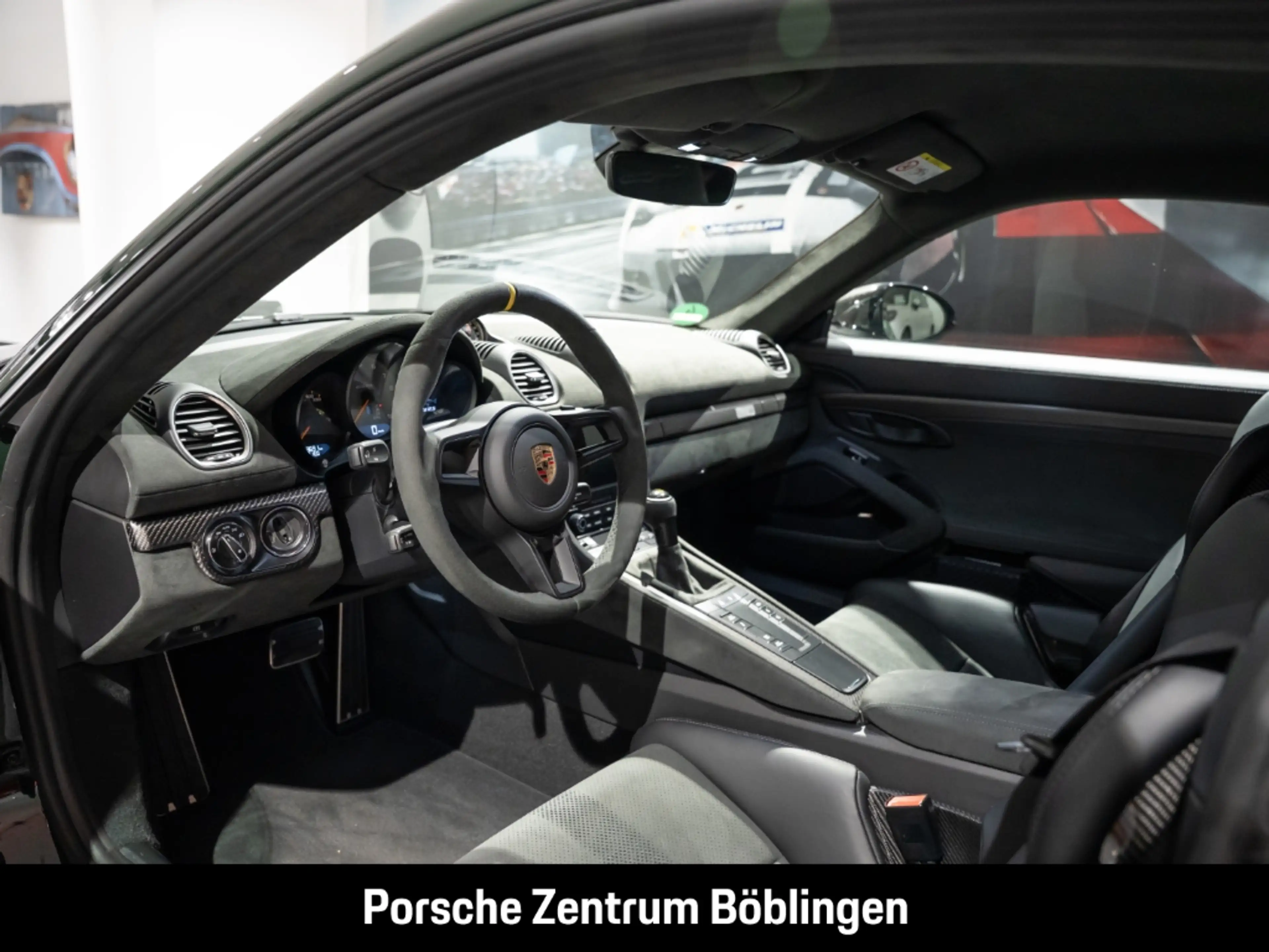 Porsche Cayman 718 GT4 RS Brewstergrün PCCB Vollschalensitze — photo 5