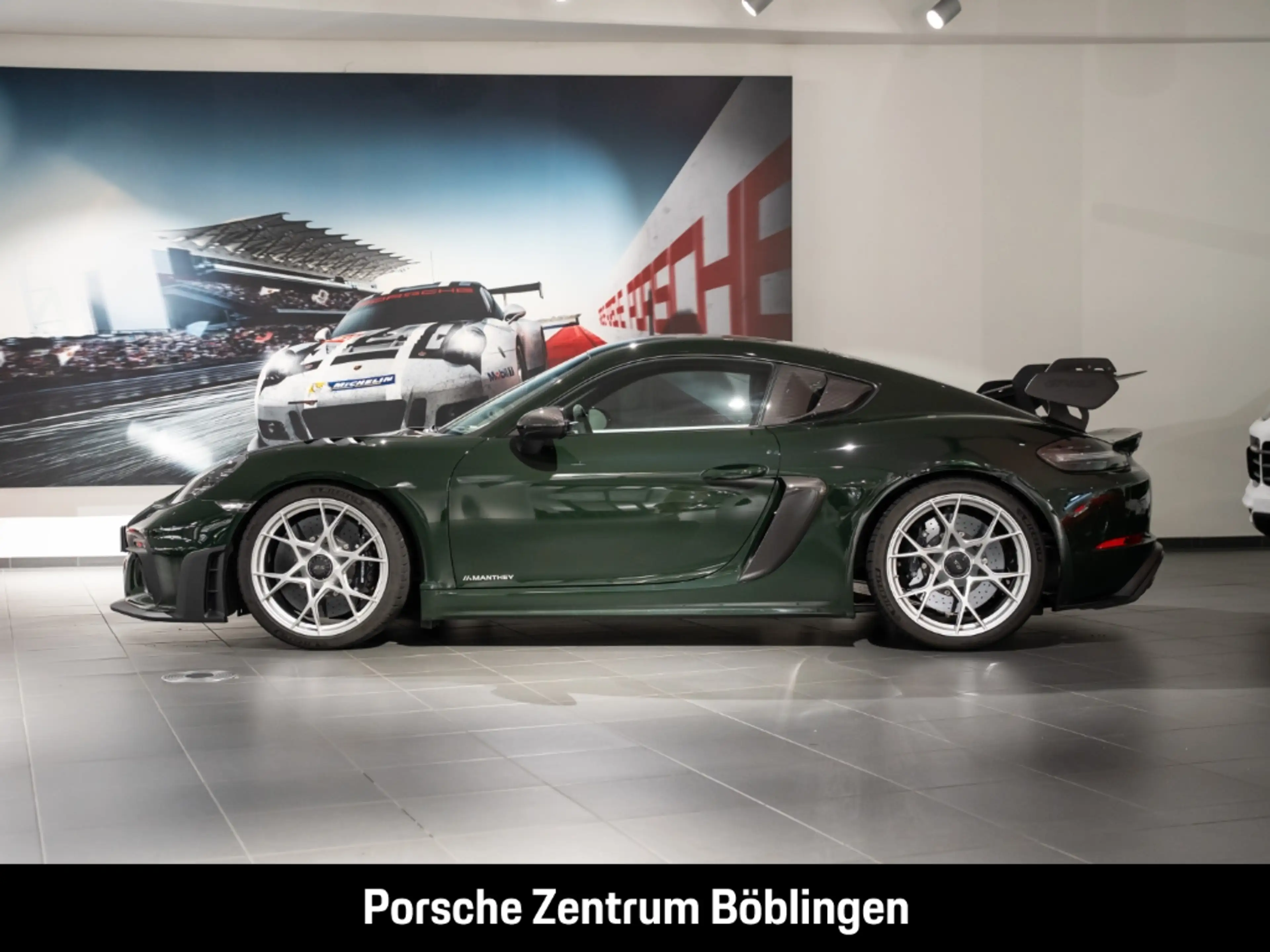 Porsche Cayman 718 GT4 RS Brewstergrün PCCB Vollschalensitze — photo 2