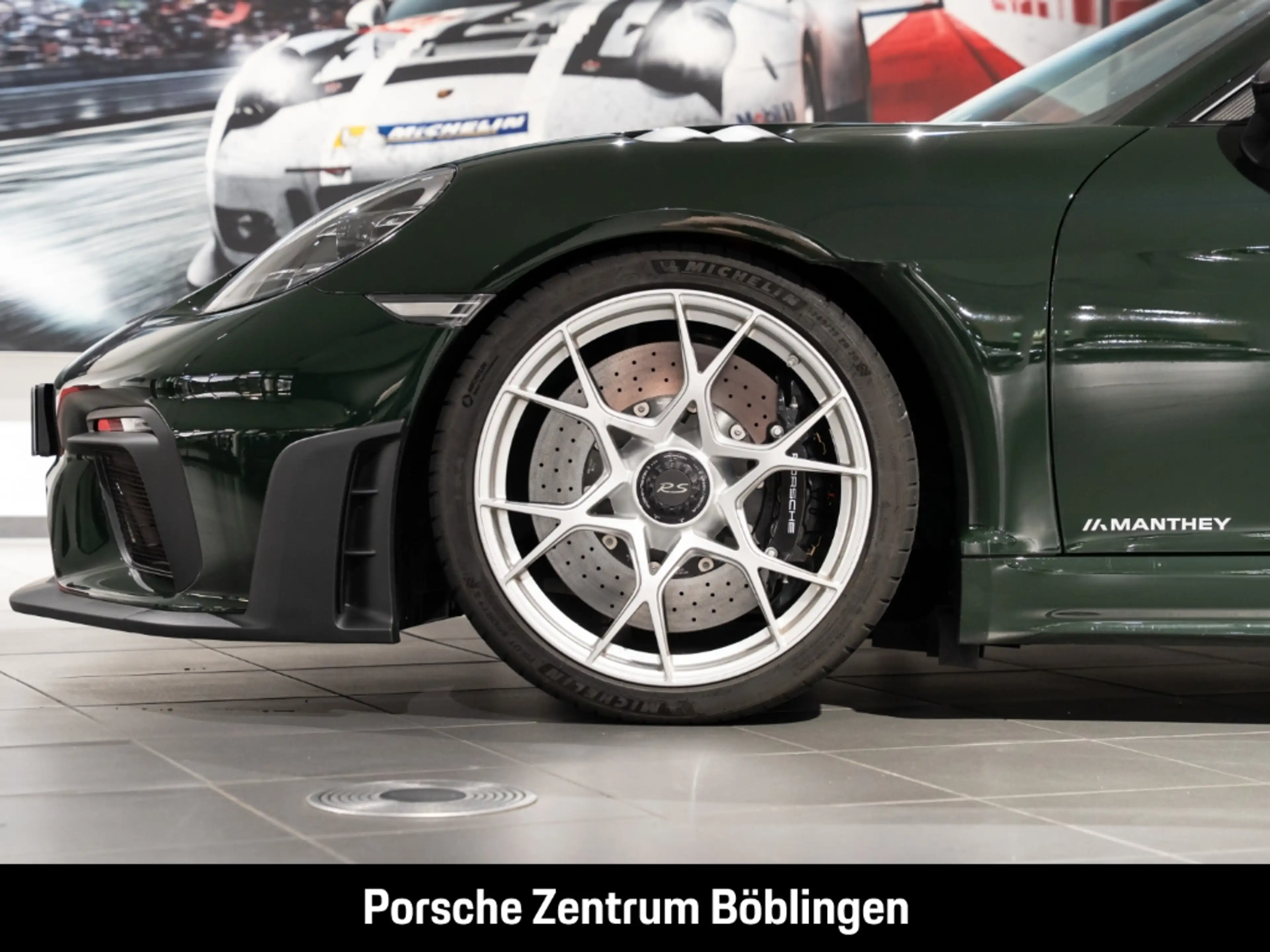 Porsche Cayman 718 GT4 RS Brewstergrün PCCB Vollschalensitze — photo 11