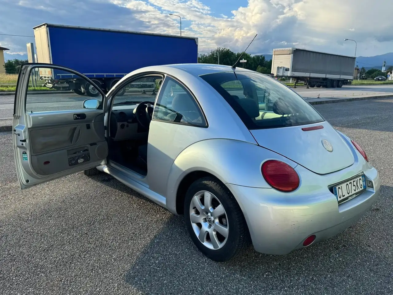 Volkswagen New Beetle 1.6, foto 1