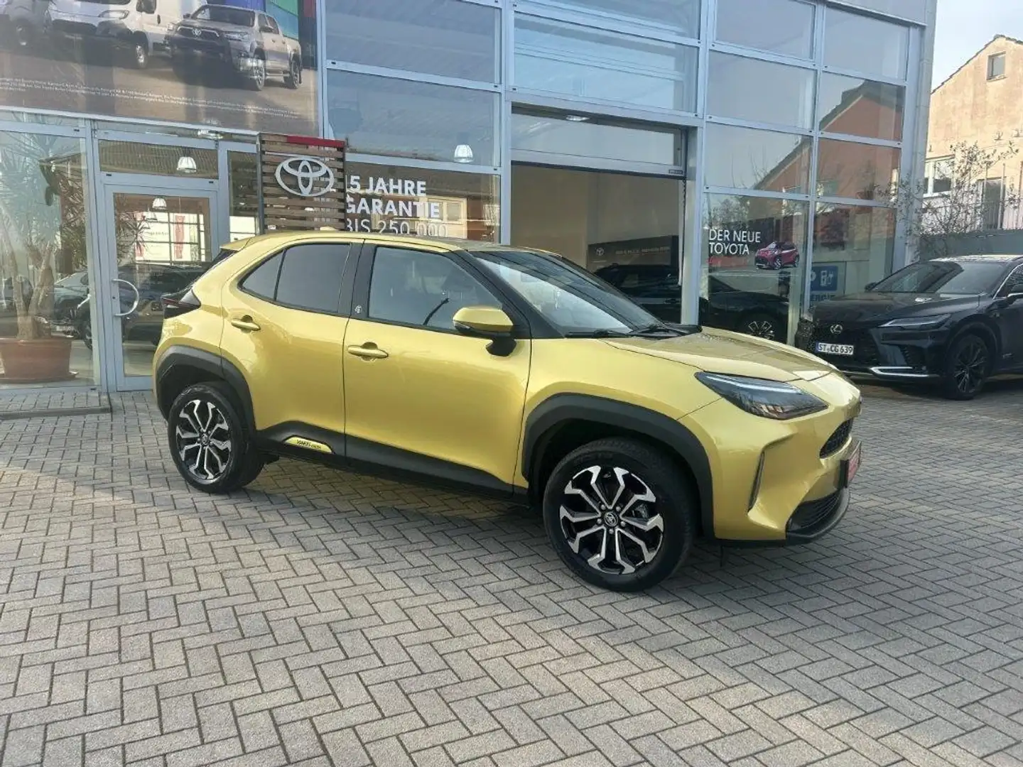 Toyota Yaris Cross Hybrid Team D Navi LED Apple CarPlay Android Auto Oro - 2