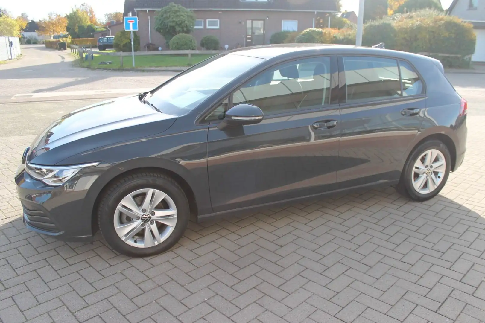 Volkswagen Golf VIII 2.0 TDI DSG-Navi-LED Grau - 2