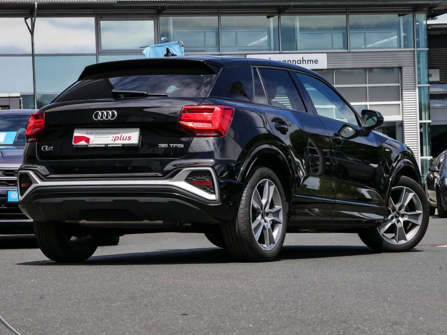 Audi Q2 35 TFSI S tronic S-Line AHK LED Navi Schwarz - 2