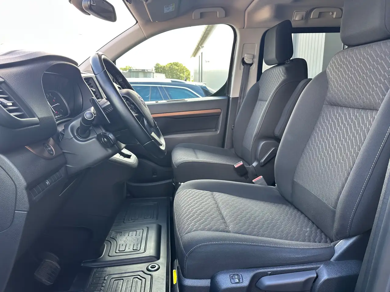 Toyota Proace 2.0 D L2H1 8-Sitzer NAV+360°+ACC+SHZ+CARPLAY+HUD, миниатюра 12