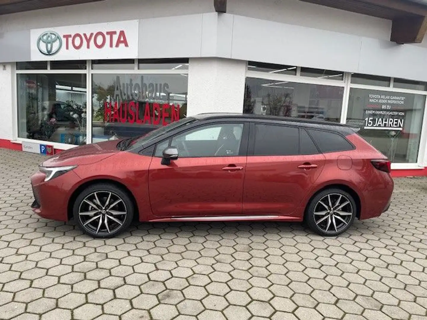 Toyota Corolla Touring Sports Hybrid GR Sport Orange - 2