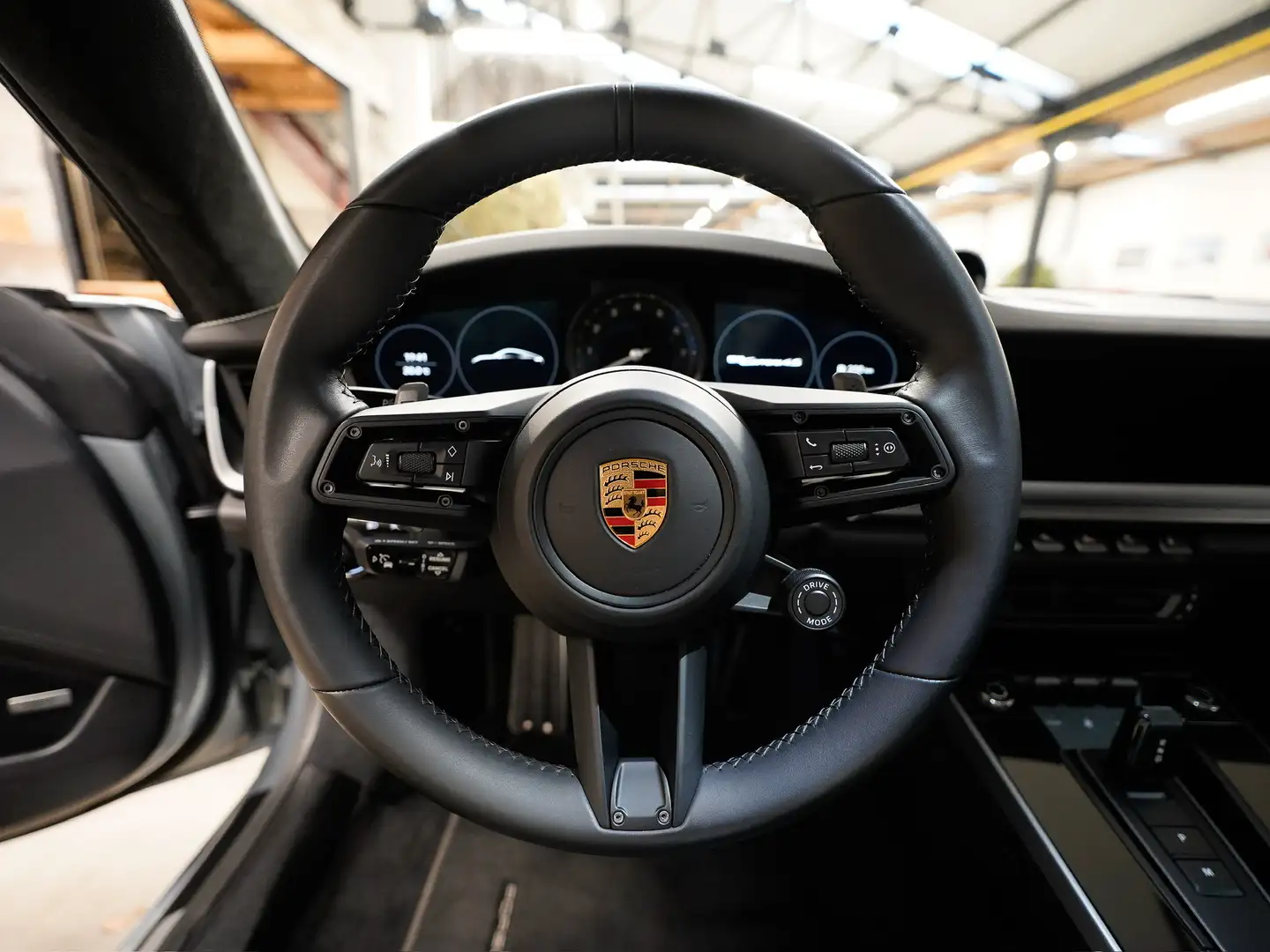 Porsche 992 4S / First paint / Inno - Bose - Pano - Ventilated Zilver - 2